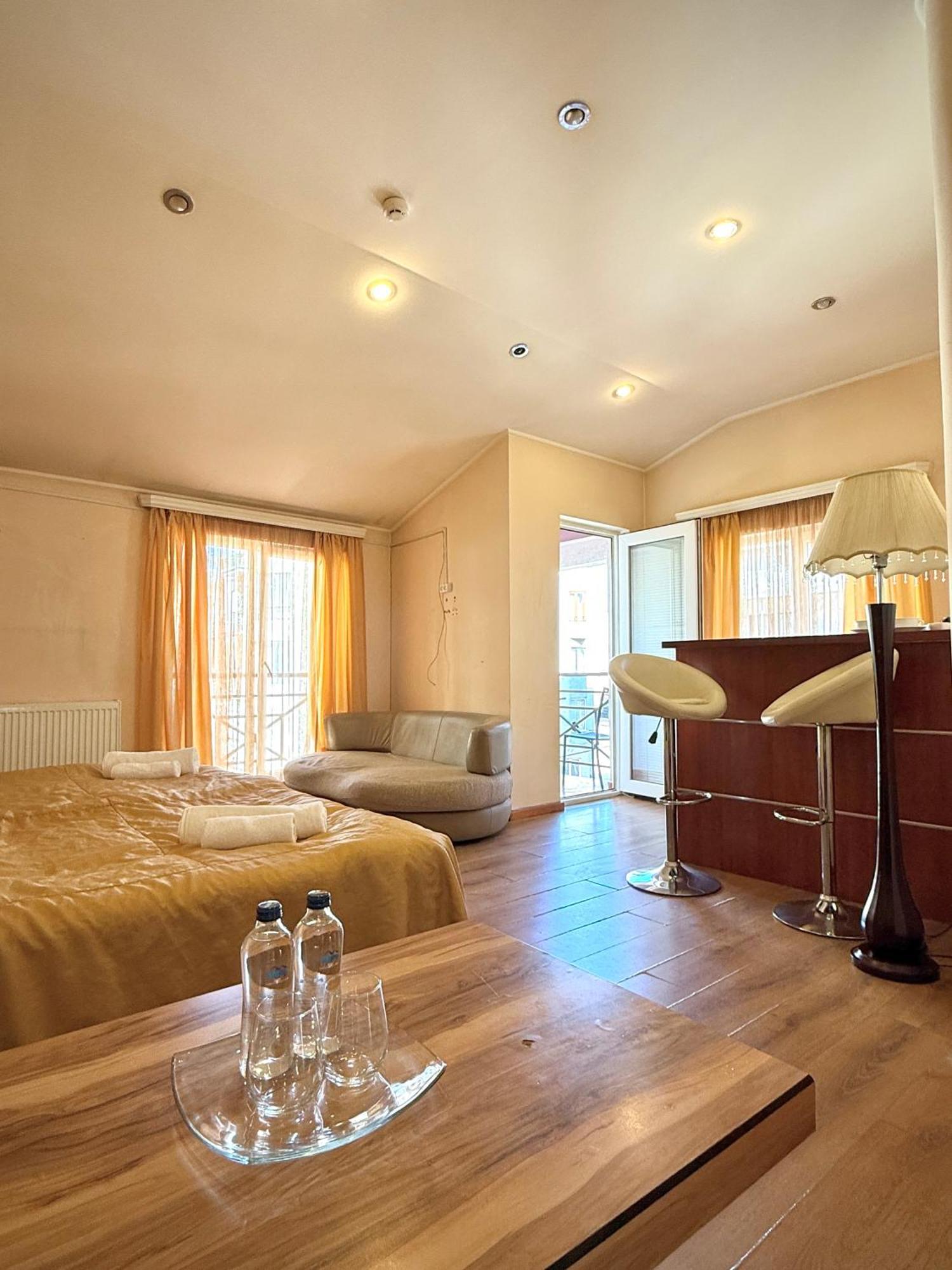 Hotel Vake Tbilisi ภายนอก รูปภาพ